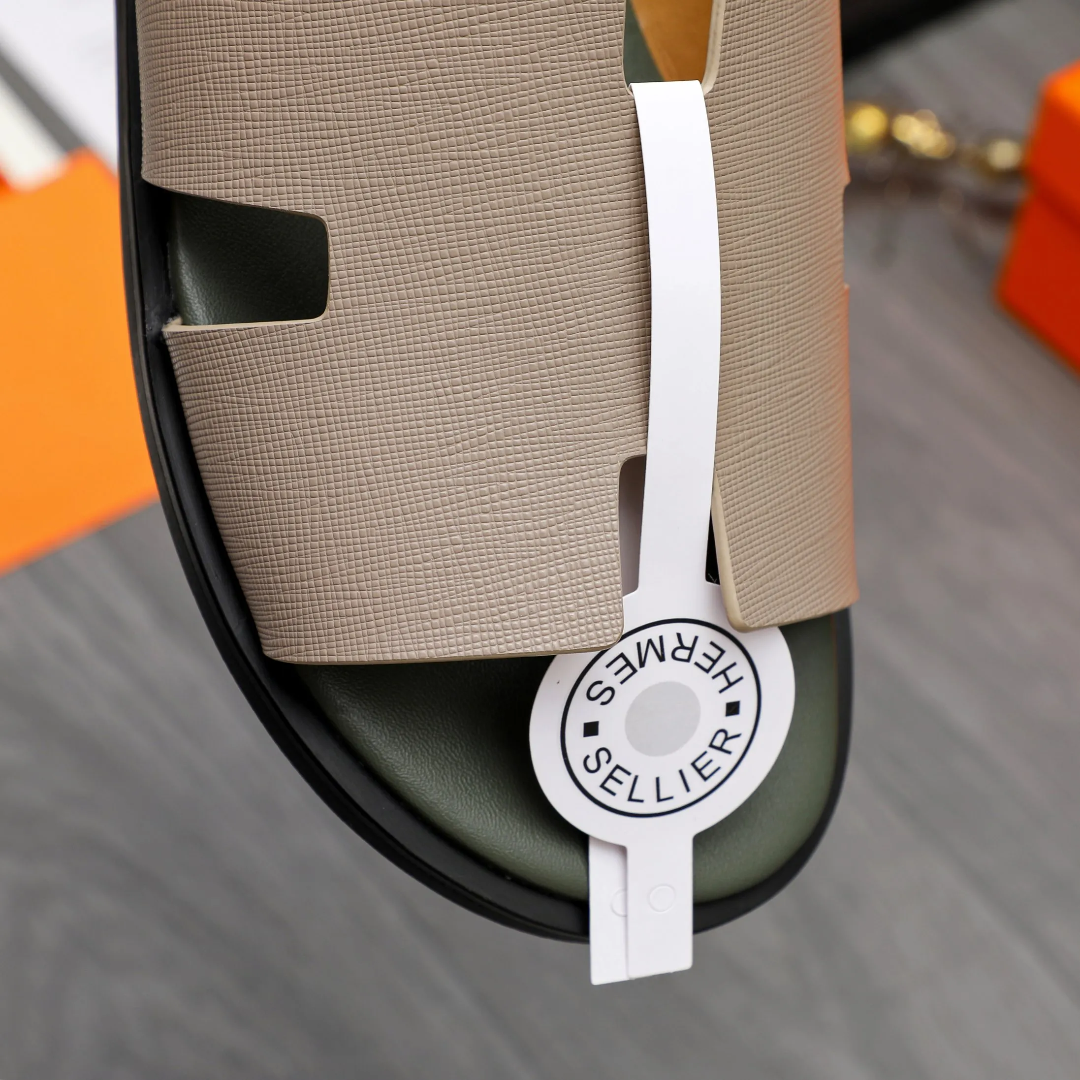 Men's shoes 💰280 Product trademark: Hermes "Hermes" slippers Regular size: 38-46 Product material: vertical grain cowhide upper, microfiber lining, original outsole